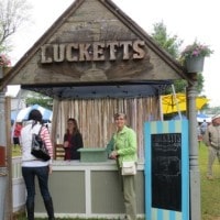 Entering Lucketts Spring Market