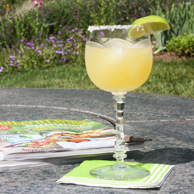 105 Calorie Margarita - Enjoy a low-calorie Margarita without guilt! #bebadas #cincodemayo #margaritas #tequila #happycincodemayo