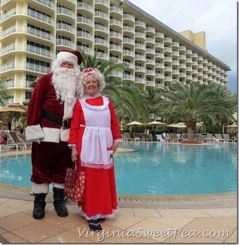 Florida - Mr. and Mrs. Claus at the Pool