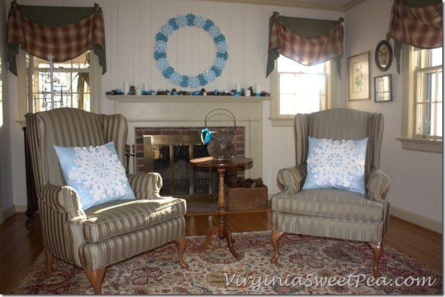 Snowflake Pillows in Living Room2