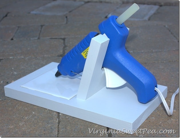 https://www.virginiasweetpea.com/wp-content/uploads/2013/02/DIY-Glue-Gun-Holder-from-the-back_thumb.jpg