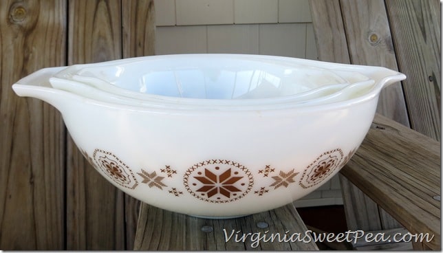 Vintage Pyrex Bowls Nesting