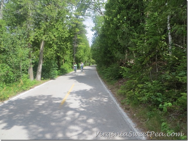 Trail around outside of Mackinac Island