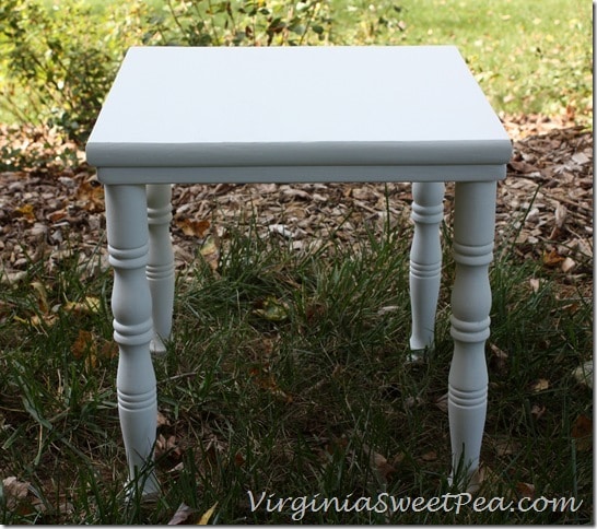 Small Table in white