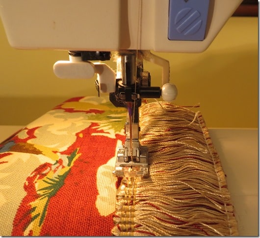 How to Sew Trim to a Pillow