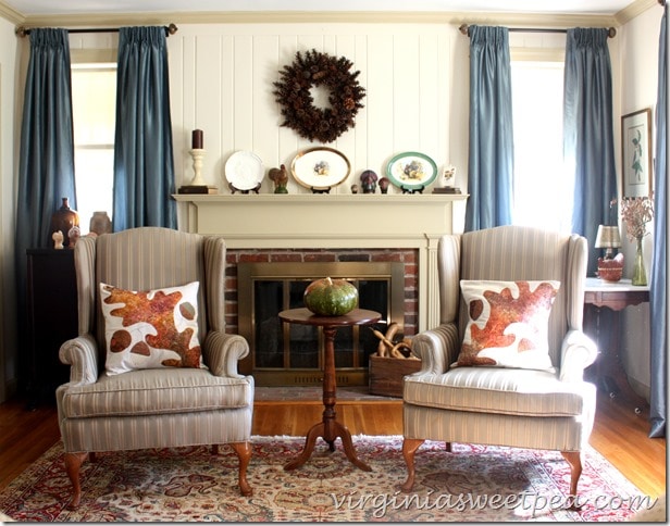 Thanksgiving Mantel and Living Room Decor