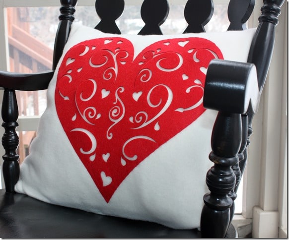 valentines-day-pillow-from-dollar-store-felt-heart