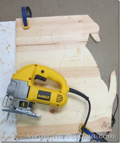 Clamp the wood to the table before cutting the wood with the jigsaw.