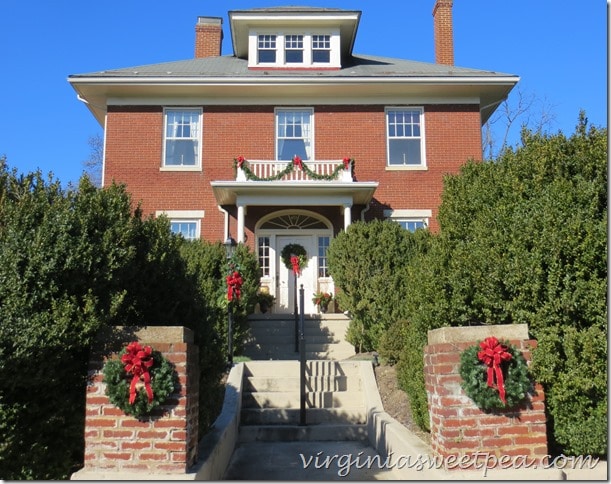 Waynesboro Virginia Christmas Home Tour-Wood House