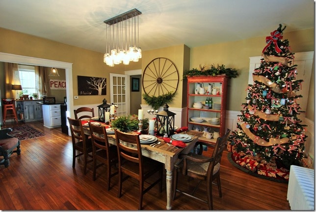 Farmhouse Style Dining Room Decorated for Christmas.