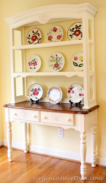 A farmhouse style hutch gets a makeover with paint. Get the details at virginiasweetpea.com