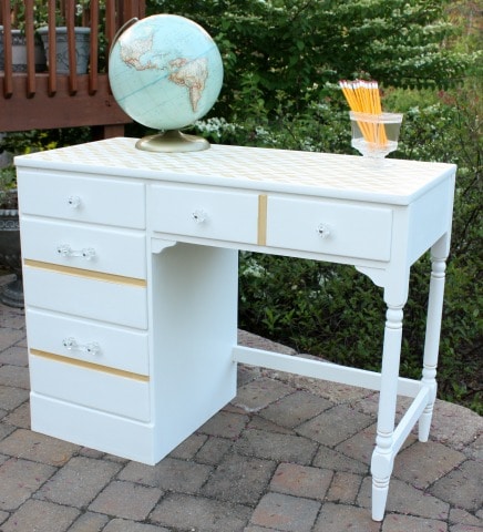 A Goodwill Desk Gets a Makeover