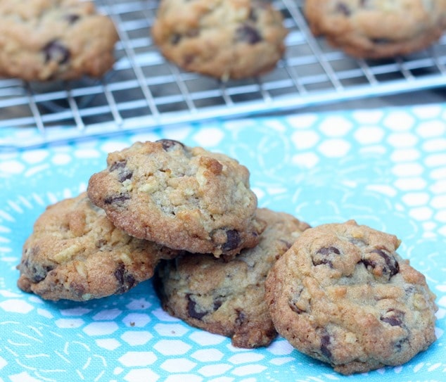 Chocolate Chip Toffee Potato Chip Cookies - This cookie is so good! virginiasweetpea.com