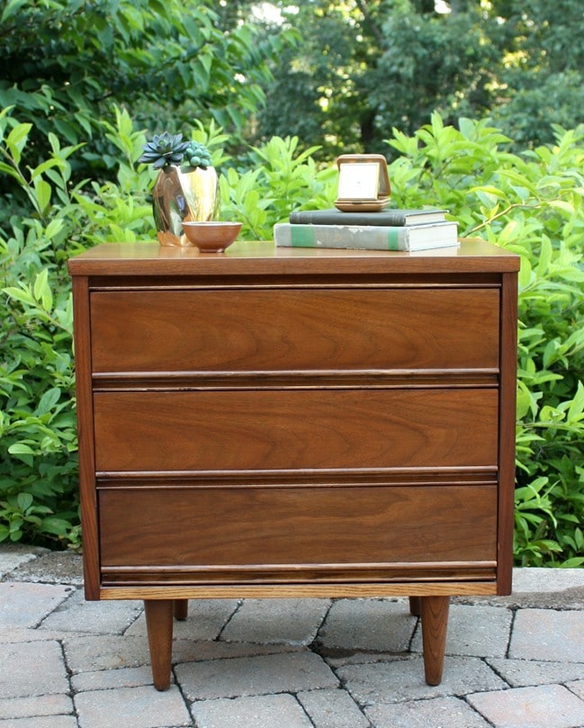 Mid-Century End Table Makeover - Get the details at virginiasweetpea.com.