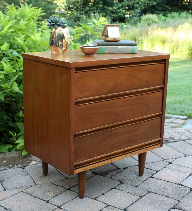 Mid-Century End Table Makeover - Get the details at virginiasweetpea.com.