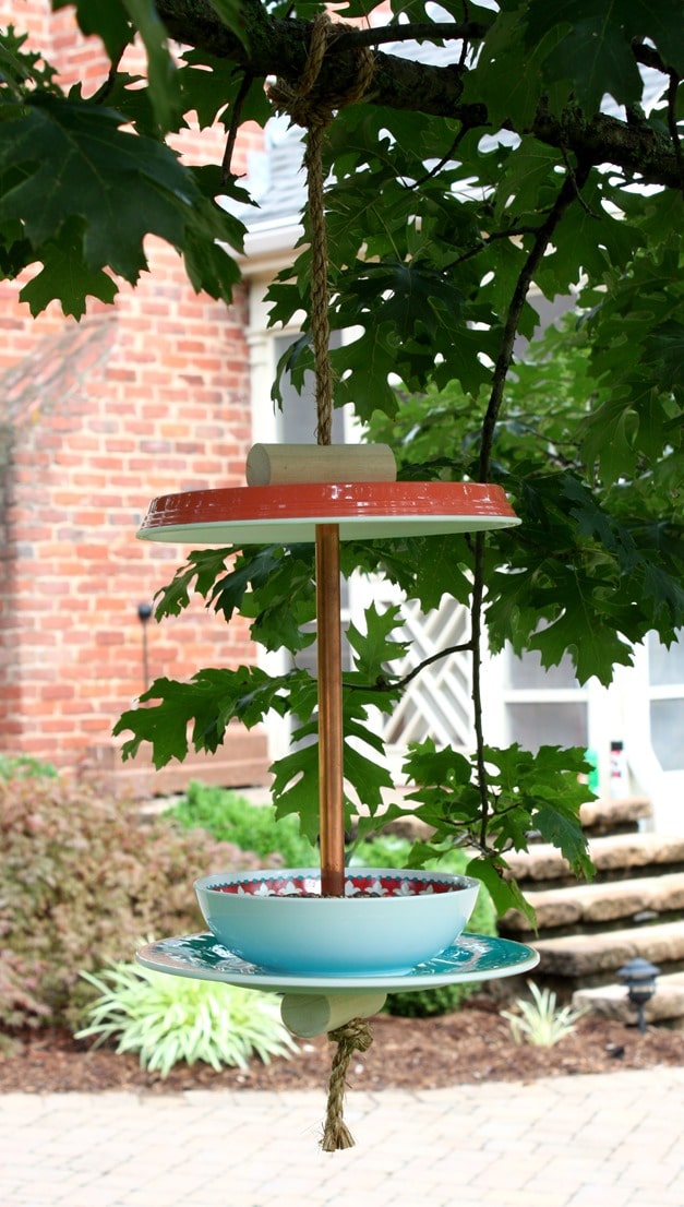 Learn how to make an easy bird feeder. Full tutorial at virginiasweeetpea.com