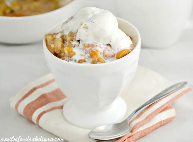 easy-crock-pot-peach-cobbler-ice-cream-1