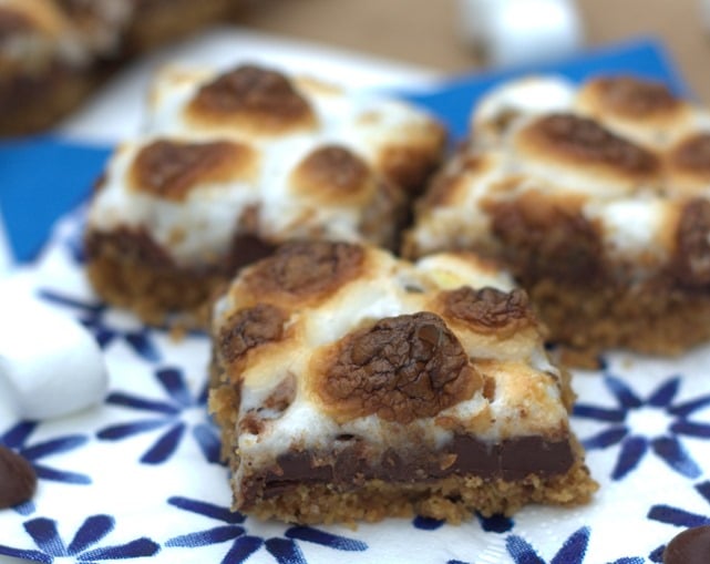 Spicy Smoky S'more Bars - This bar cookie is a guarenteed crowd pleaser. The guys love them! virginiasweetpea.com
