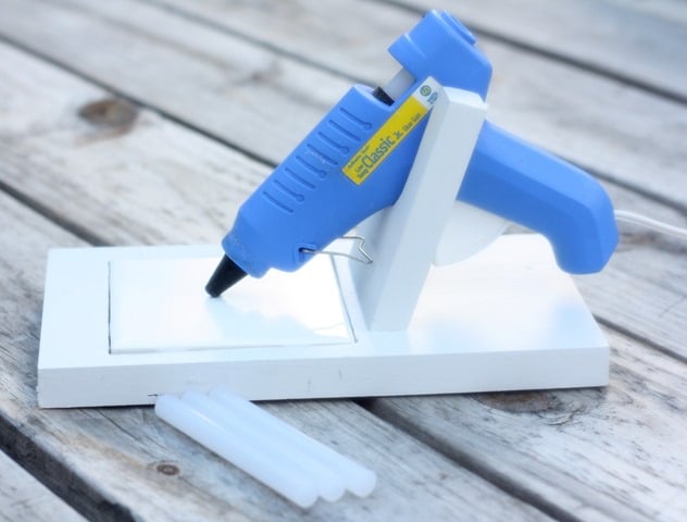 DIY Glue gun holder {beginner easy tutorial} 