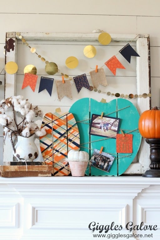 Fall-Mantel-Painted-Wood-Pallet-Pumpkins