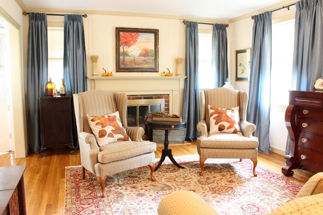 Fall Mantel and Living Room Decor - Get ideas for decorating your mantel and living room for fall. #fall #falldecor #fallvignette #falldecorating #fallmantel