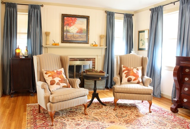 Fall Mantel and Living Room Decor - Get ideas for decorating your mantel and living room for fall. #fall #falldecor #fallvignette #falldecorating #fallmantel