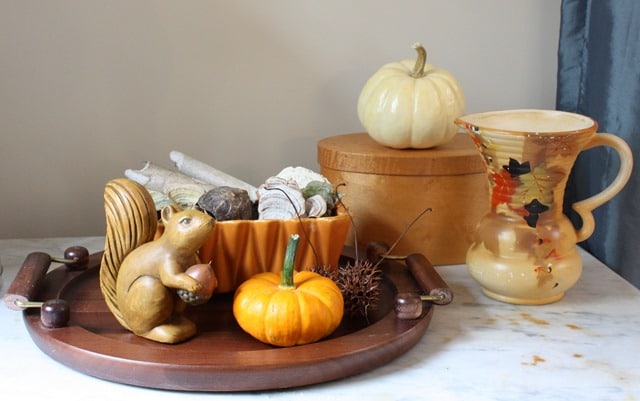 Fall Vignette I Fall Mantel and Living Room Decor - Get ideas for decorating your mantel and living room for fall. #fall #falldecor #fallvignette #falldecorating #vintage