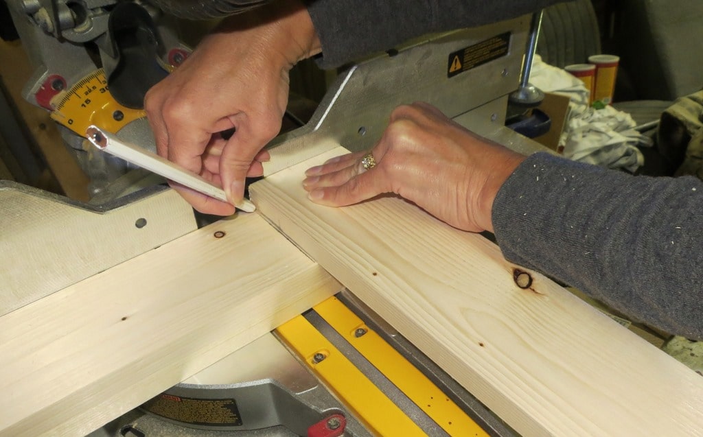 How to Make a DIY Wood Box Centerpiece for Less Than $10 