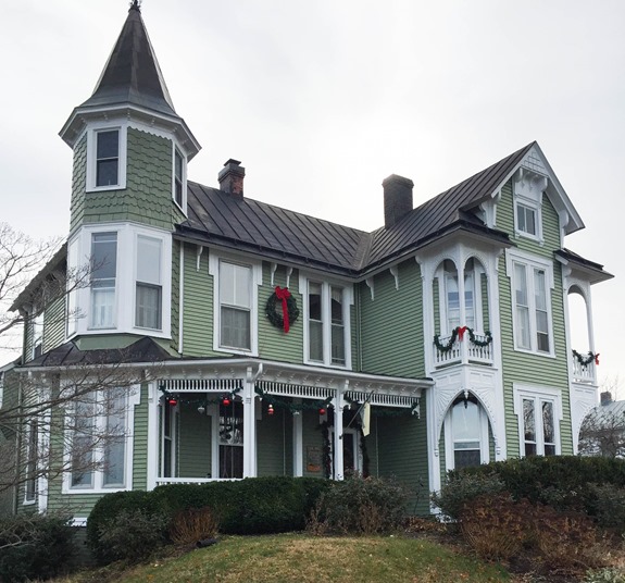 Christmas Home Tour in Waynesboro, VA - 1891 Queen Anne