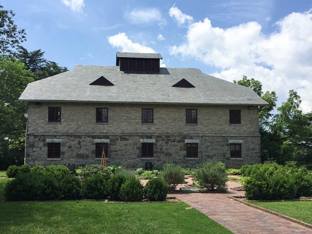 Barn at Maymont in Richmond, Virginia - virginiasweetpea.com