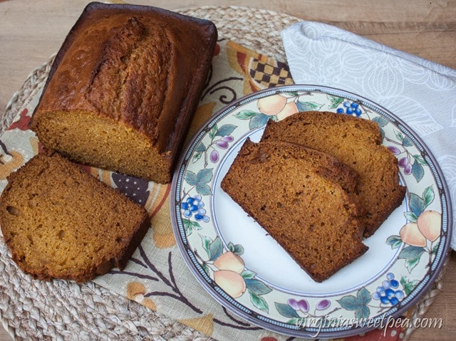 Pumpkin Honey Beer Bread - Perfect for fall, this bread combines the taste of pumpkin, honey, and beer into one yummy fall treat.