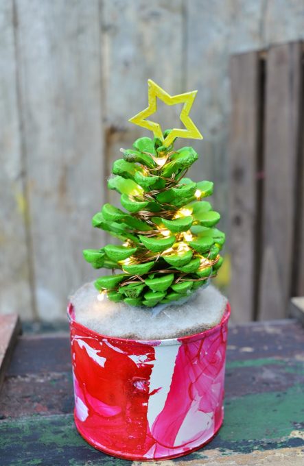 How to Make a Pine Cone Christmas Tree with Lights