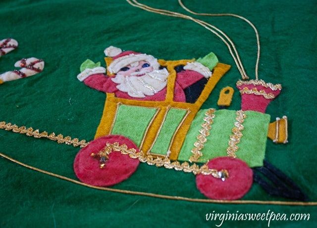 1970's Felt Christmas Tree Skirt - virginiasweetpea.com