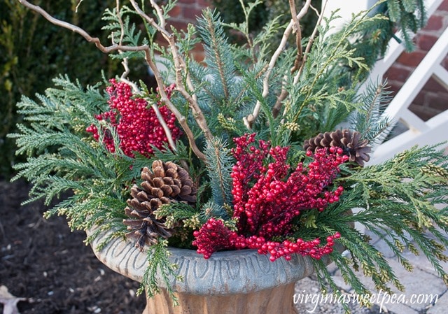 DIY Christmas Outdoor Planters I Step-by-Step Tutorial I virginiasweetpea.com