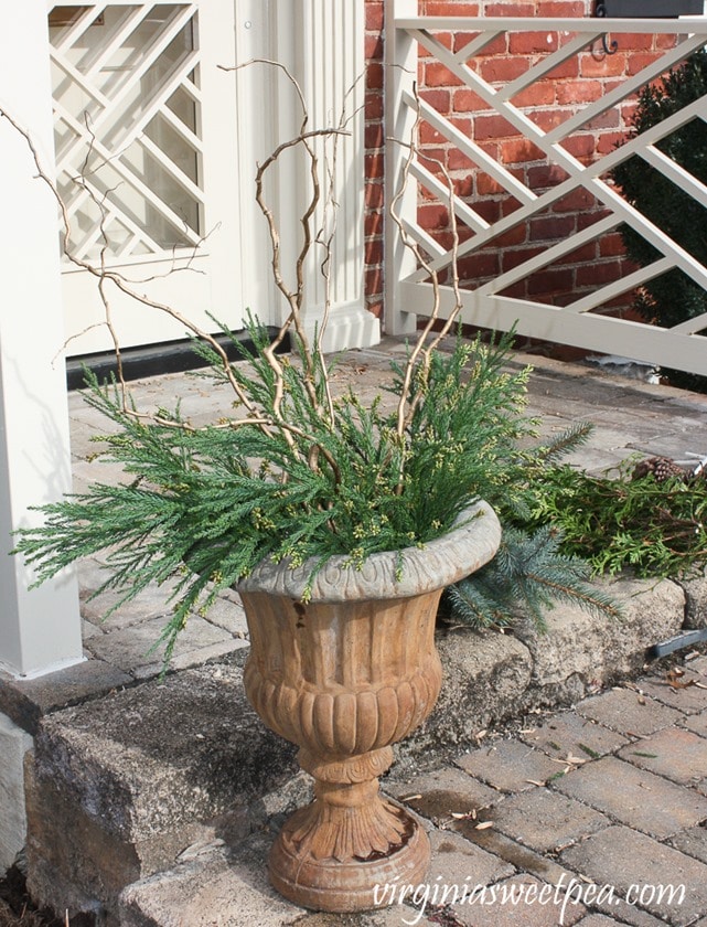 DIY Christmas Outdoor Planters I Step-by-Step Tutorial I virginiasweetpea.com