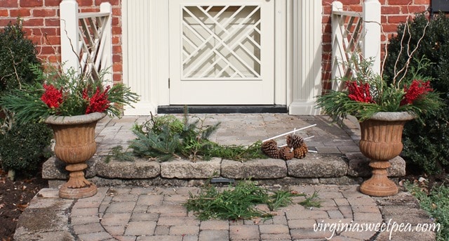 DIY Christmas Outdoor Planters I Step-by-Step Tutorial I virginiasweetpea.com