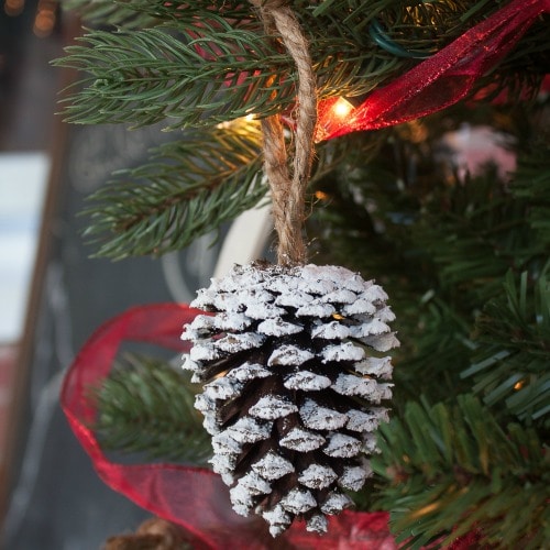 Easy Pine Cone Christmas Ornaments