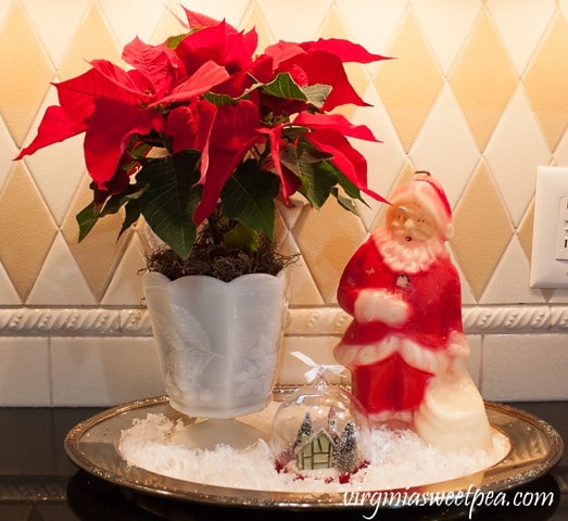 Vintage Christmas Vignette - See a kitchen decorated for Christmas with vintage finds. virginiasweetpea.com