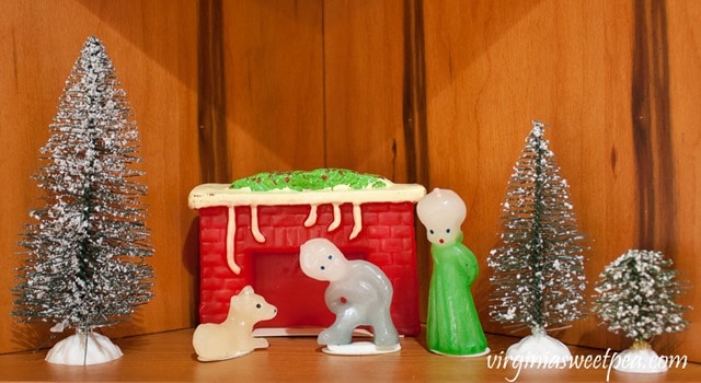 Vintage Santa Mug - Vintage Christmas Vignette - See a kitchen decorated for Christmas with vintage finds. virginiasweetpea.com