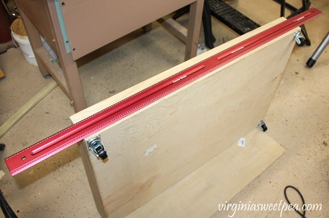How to Find the Center of Wood Without Measuring using a center scale ruler