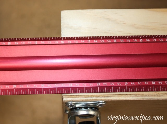 How to Find the Center of Wood Without Measuring using a center scale ruler