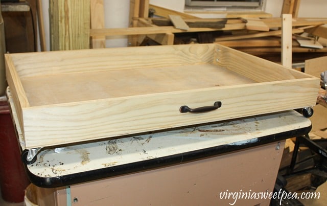 Drawer with wheels used to store shoes under a bed