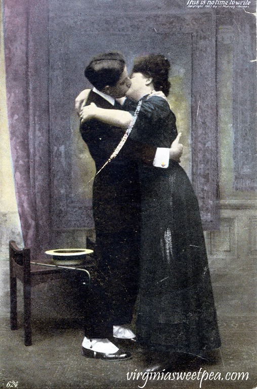 Vintage Romantic Postcard from 1907.