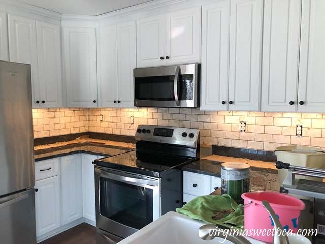 How to Install a Subway Tile Backsplash - #backsplash #subwaytile #smithmountainlake