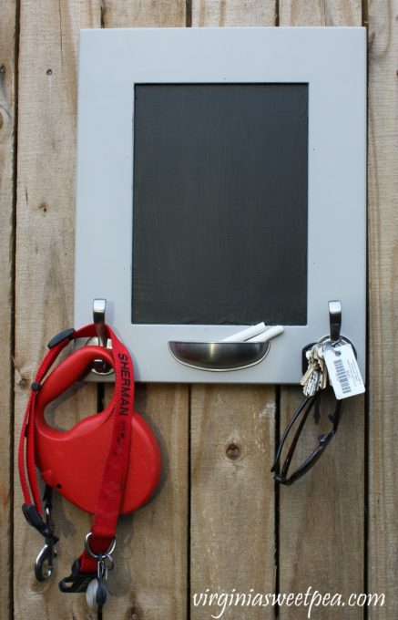 How to make a message center and organizer using a cabinet door. Step-by-step instructions are included in this tutorial. #diymessageboard #cabinetdoorupcycle #cabinetdoorchalkboard #upcycle