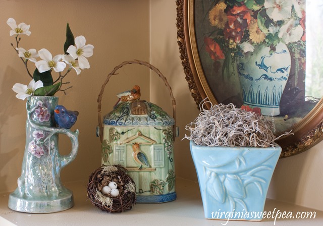 Bird themed spring vignette with a nest and McCoy vase. virginiasweetpea.com ##springdecorating #vintagedecor #birddecor #mccoy #styledforspring #vintagedecor