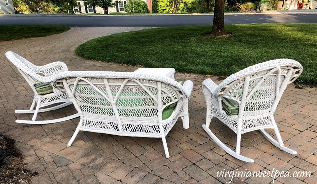 Wicker Porch Furniture - Learn how to give a worn set of wicker furniture a new life making it ready to be used for years to come. #wickerporchfurniture #wickermakeover #porchfurnituremakeover