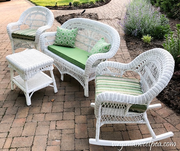 Wicker Porch Furniture - Learn how to give a worn set of wicker furniture a new life making it ready to be used for years to come. #wickerporchfurniture #wickermakeover #porchfurnituremakeover