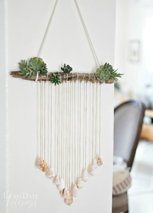 How to Make a Seashell Door Hanging - Best of the Best Coastal DIY Decor Round-up. Get over a dozen coastal project decor ideas that you can make for your home. #coastal #coastaldecor #coastaldiy