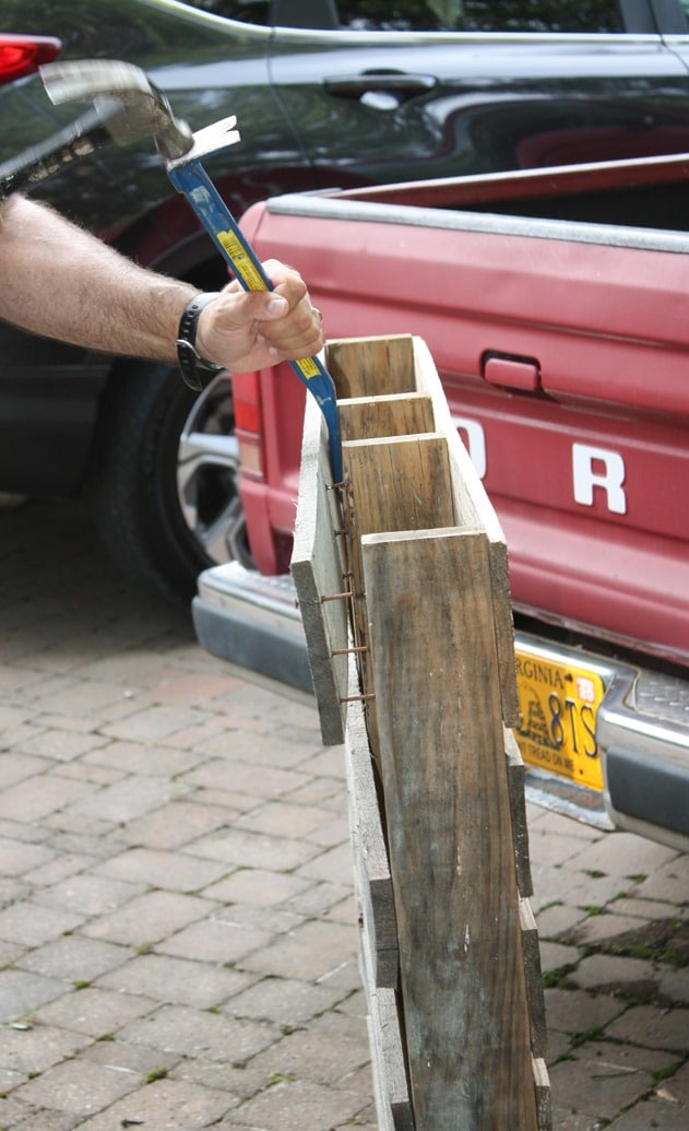 Make a Pallet Wood Arrow Lake Sign following a step-by-step tutorial. #DIY #DIYwoodarrow #woodarrow #palletwoodarrow #palletproject #smithmountainlake 